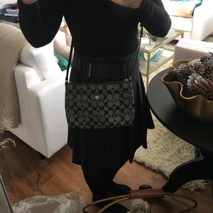 PRICE DROP!! {COACH} Signature Blk/silver Crossbody with Pop-Up Pouch